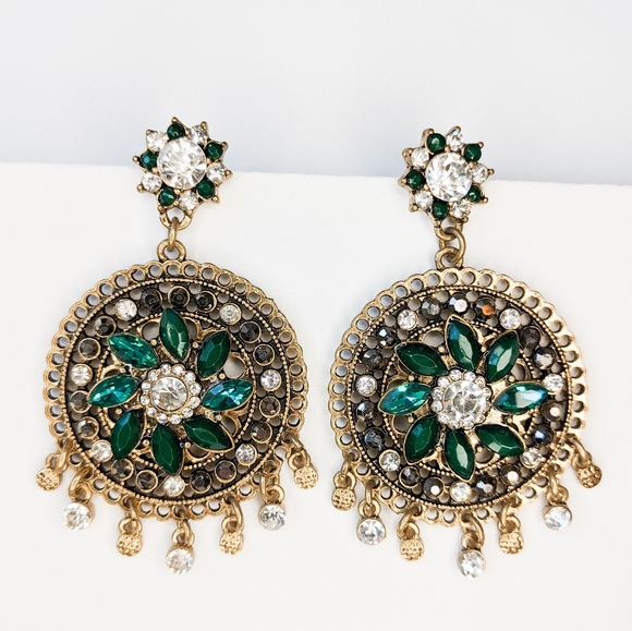 Lovoda Jewelry - 🦋LAST 1🦋 NWT Lovoda Green & Gold Statement Earrings